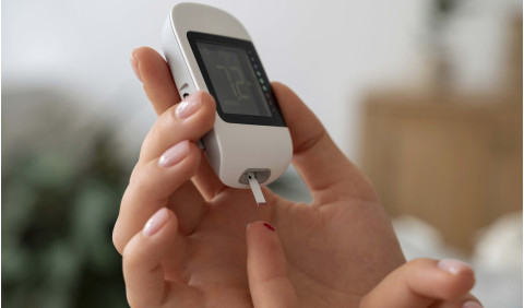 O que é a glicose, valores normais de glicemia e como baixar a glicose no sangue